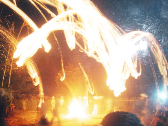 最高潮に達した火振り