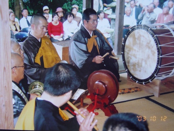 太鼓、手拍子、銅鑼など