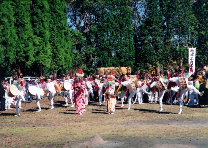 二手に分かれて入場