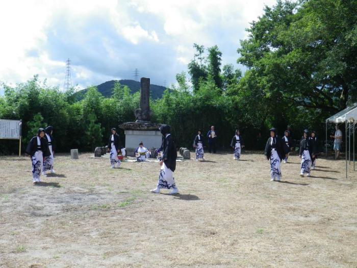 久見崎盆踊の全景