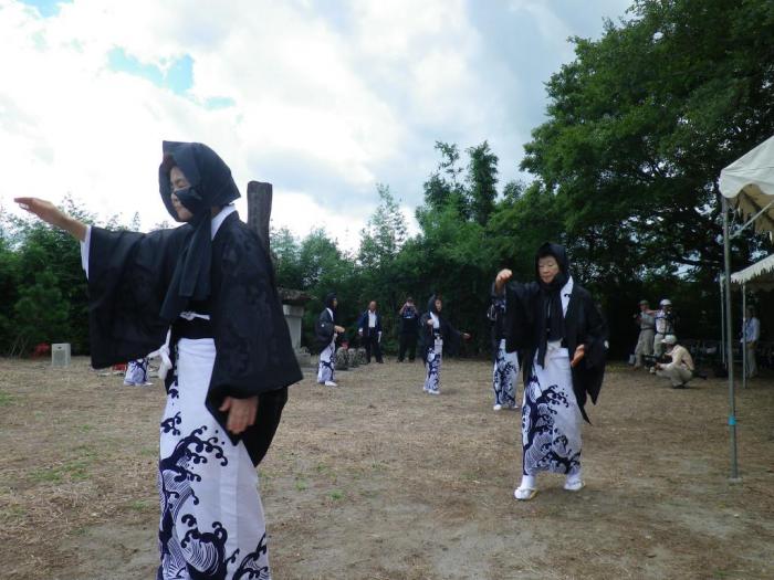 久見崎盆踊の様子