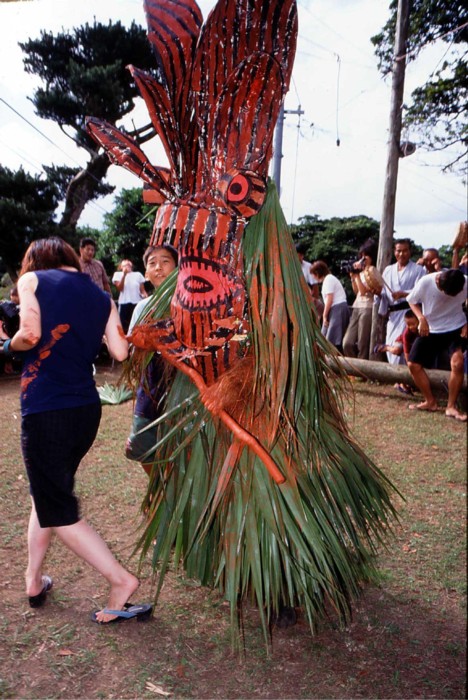 泥をなすりつけるボゼ