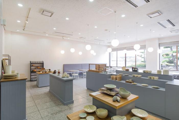 チンジュカンポタリー店内