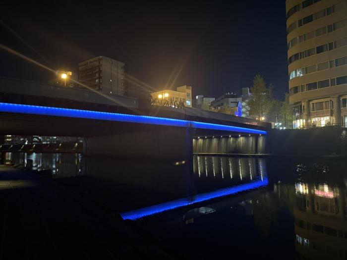 高見橋（左）