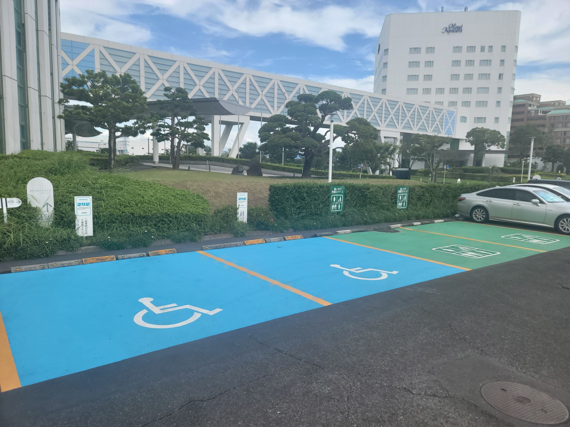 本館おもいやり駐車場