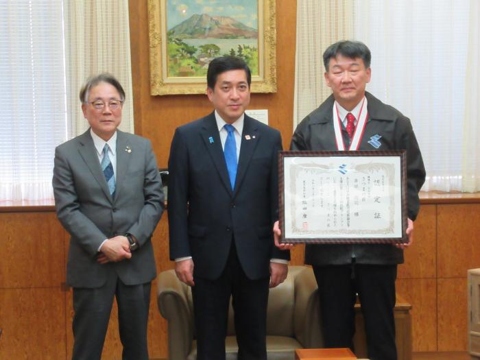 さつまの匠認定第7号串田さん，眞邊会長と知事