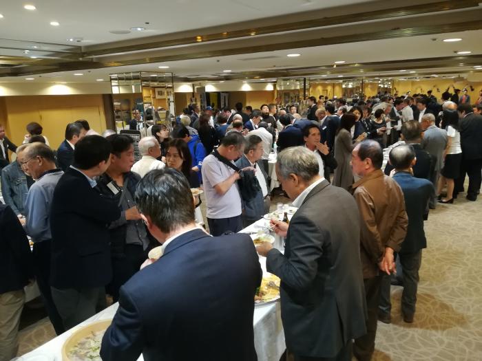 多くの参加者で賑わう会場