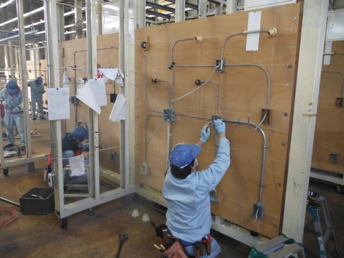 パネル配線配管作業実習風景