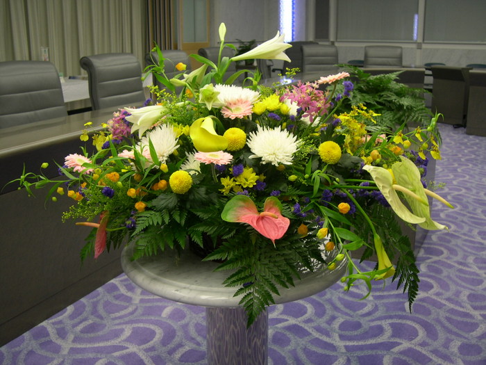 レザーリーフファンを使ったフラワーアレンジ