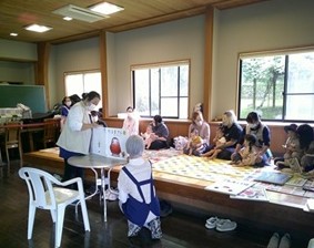 絵本読み聞かせ