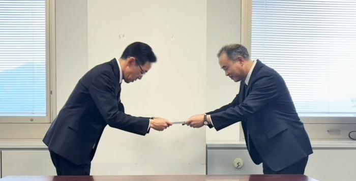 とりまとめ手交