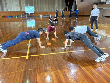 うでたてまわりり