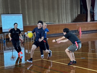 実技：主運動につながる動き「タグ鬼ごっこ」