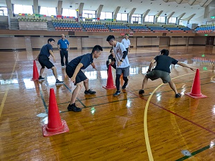 実技：主運動につながる動き「コーンタッチゲーム」