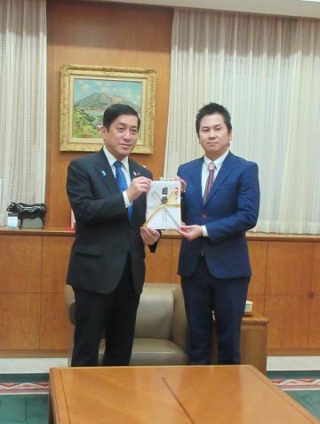知事写真