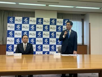 知事写真