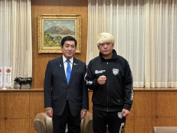知事写真