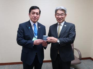知事写真