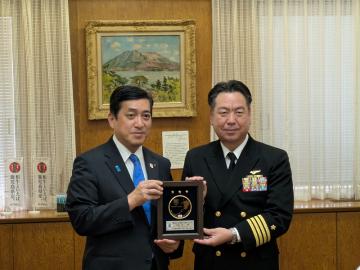 知事写真