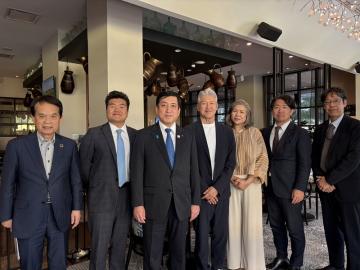 知事写真