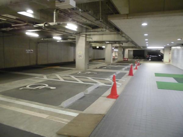 西原商会アリーナ地下駐車場パーミット　スロープあり２