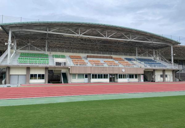 国分陸上競技場外観