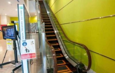 いまきいれ総合病院エスカレーター