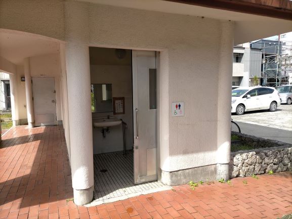 あさひ公園05トイレ小