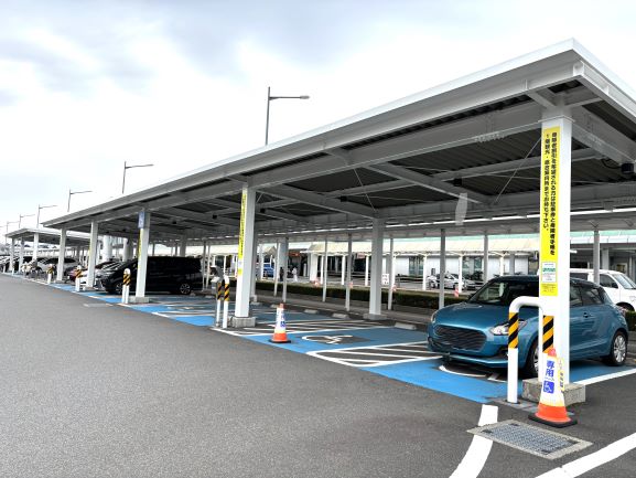 ②　駐車場屋根あり小