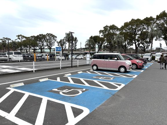 ③　駐車場屋根なし小