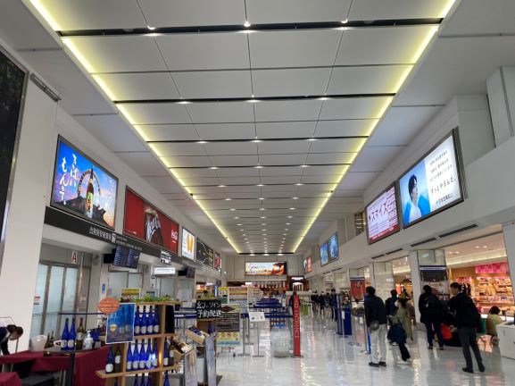  ④　国内線出発ロビー小