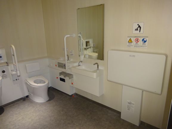  ⑧　国内線多目的トイレ (3)小