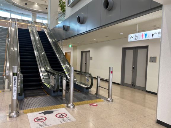  ⑫　国際線ﾁｪｯｸｲﾝｶｳﾝﾀｰ前②小