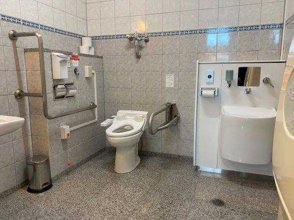 ⑭　国際線多目的トイレ小