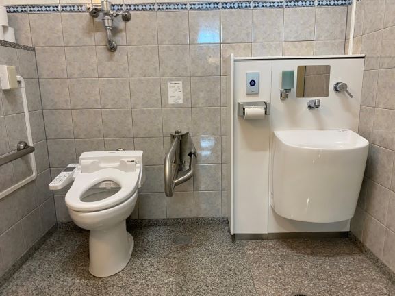 ⑮　国際線多目的トイレ②小