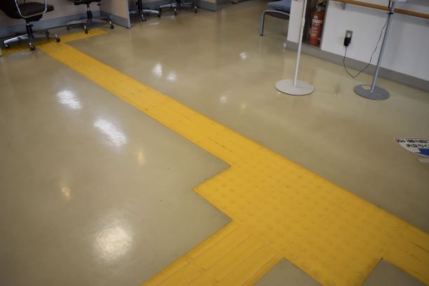 ⑩点字ブロック小