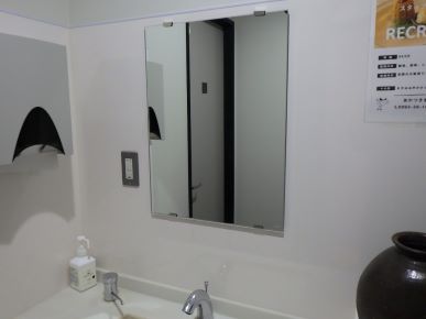 洗面手洗い設備　鏡