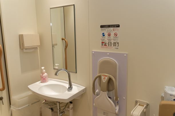 A棟多目的トイレ2小