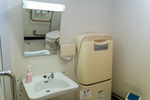 B棟多目的トイレ2小