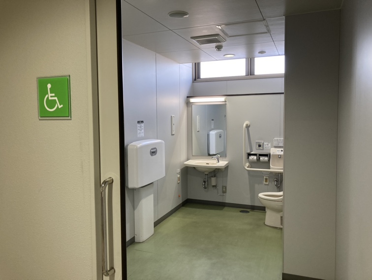 奄・沖FT 多目的トイレ1